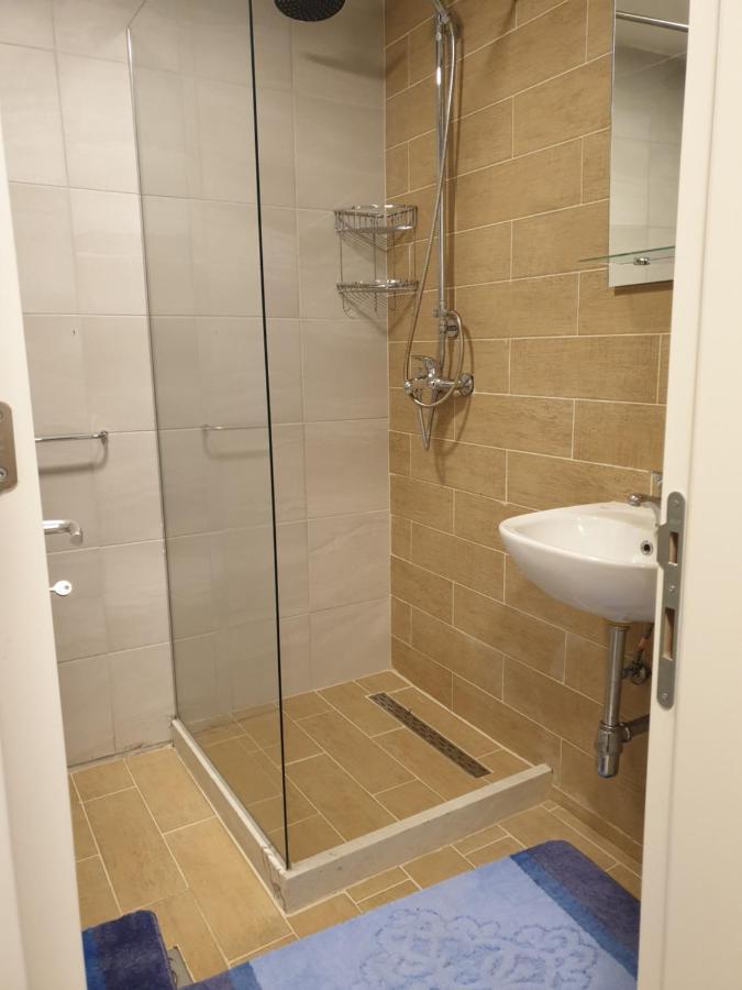מוורובו Lakeview Hotel & Apartments מראה חיצוני תמונה