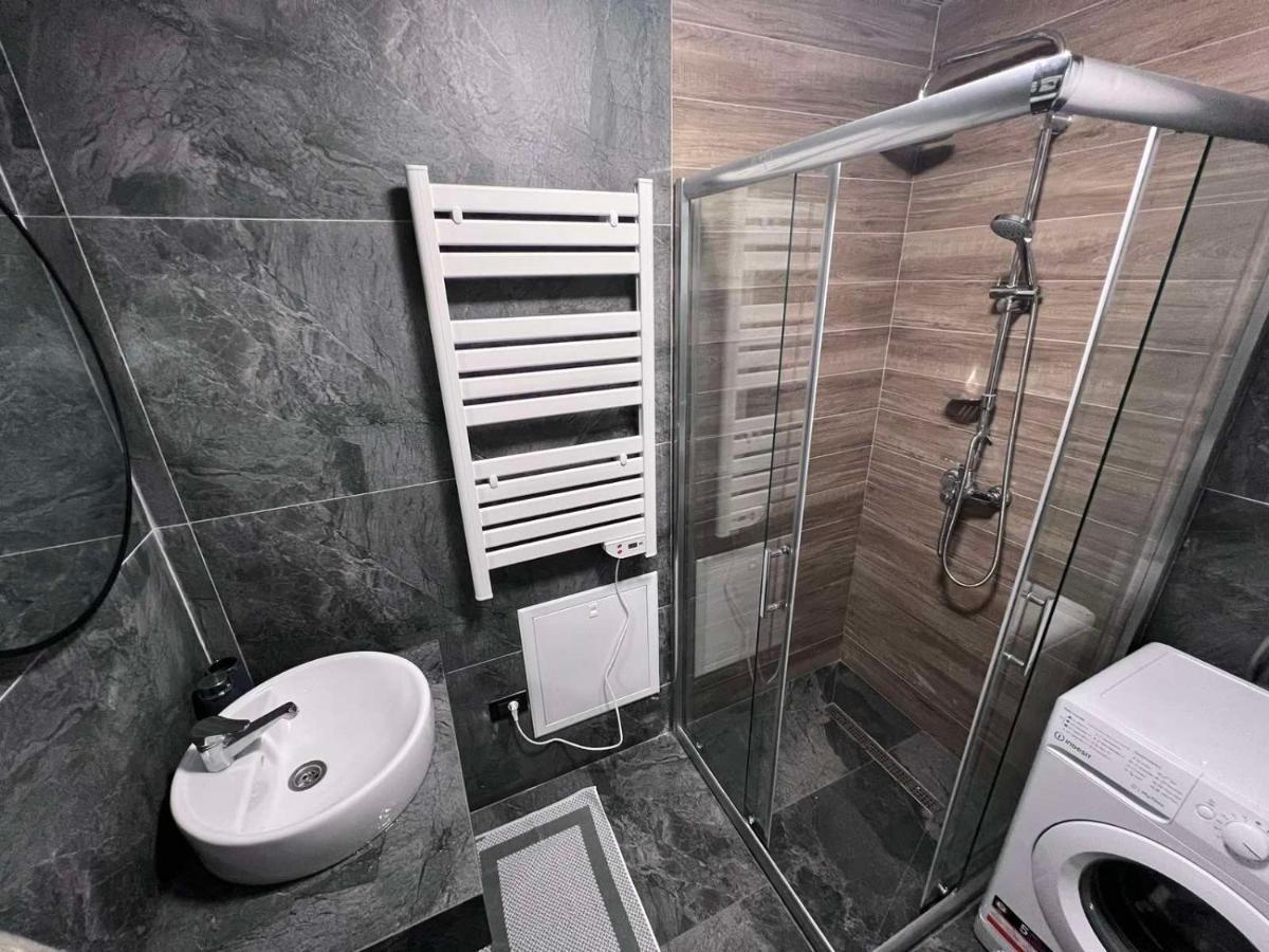 מוורובו Lakeview Hotel & Apartments מראה חיצוני תמונה