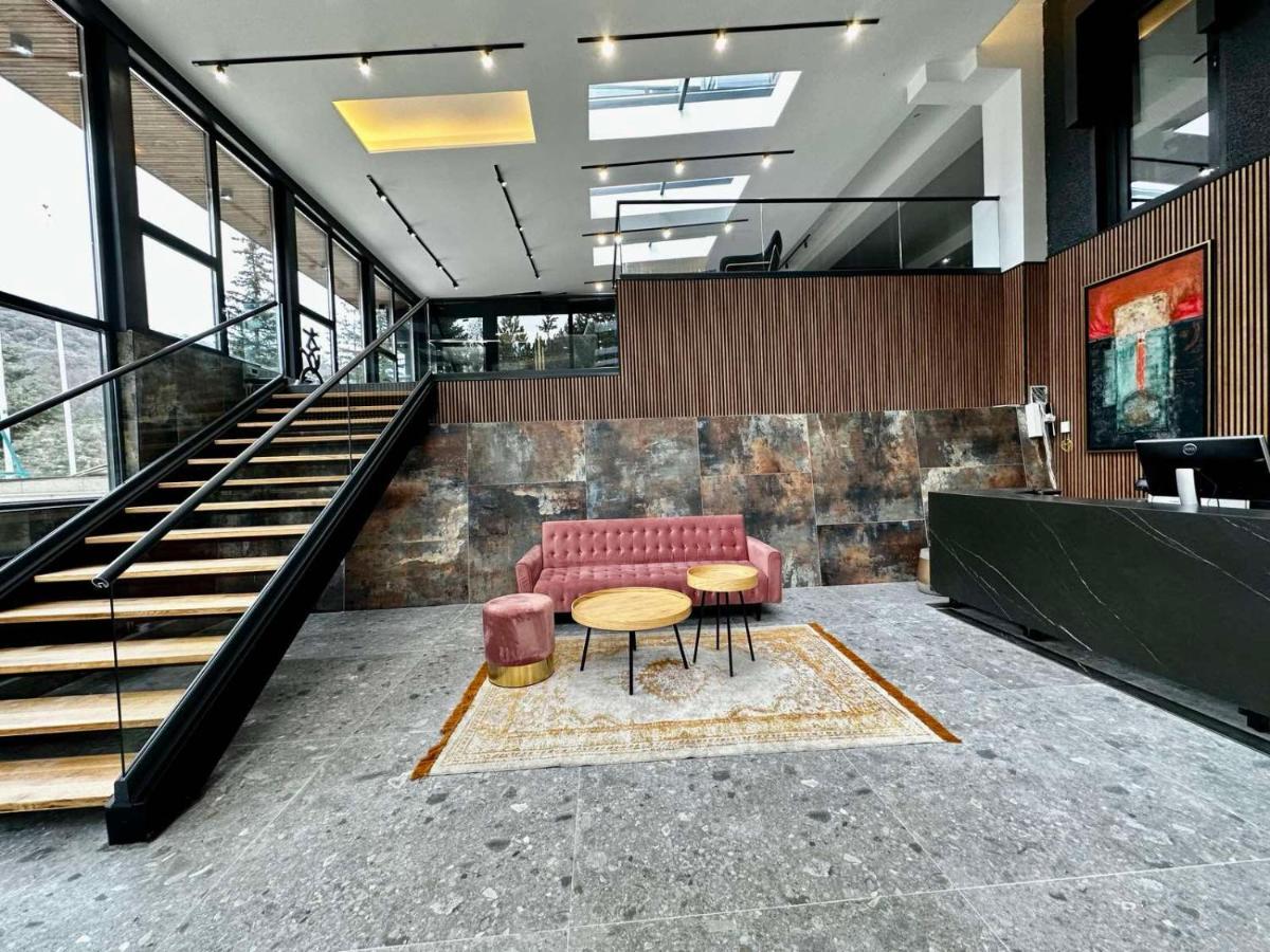 מוורובו Lakeview Hotel & Apartments מראה חיצוני תמונה