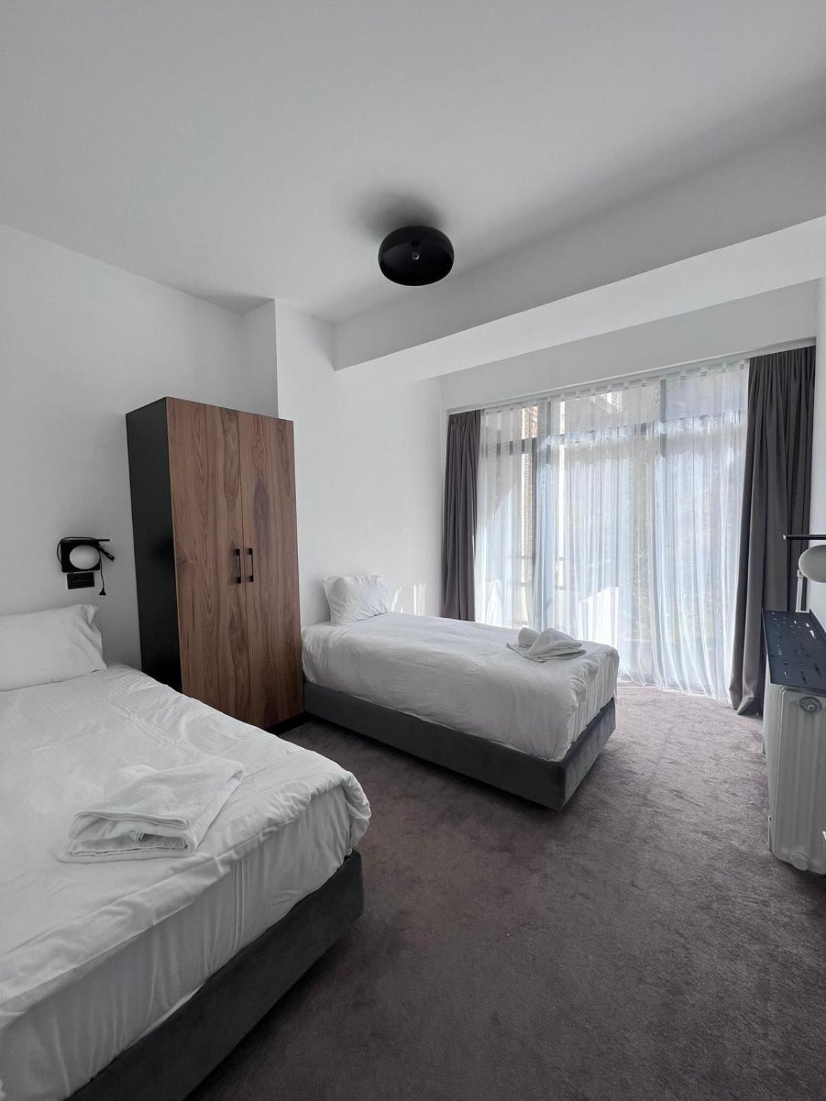 מוורובו Lakeview Hotel & Apartments מראה חיצוני תמונה