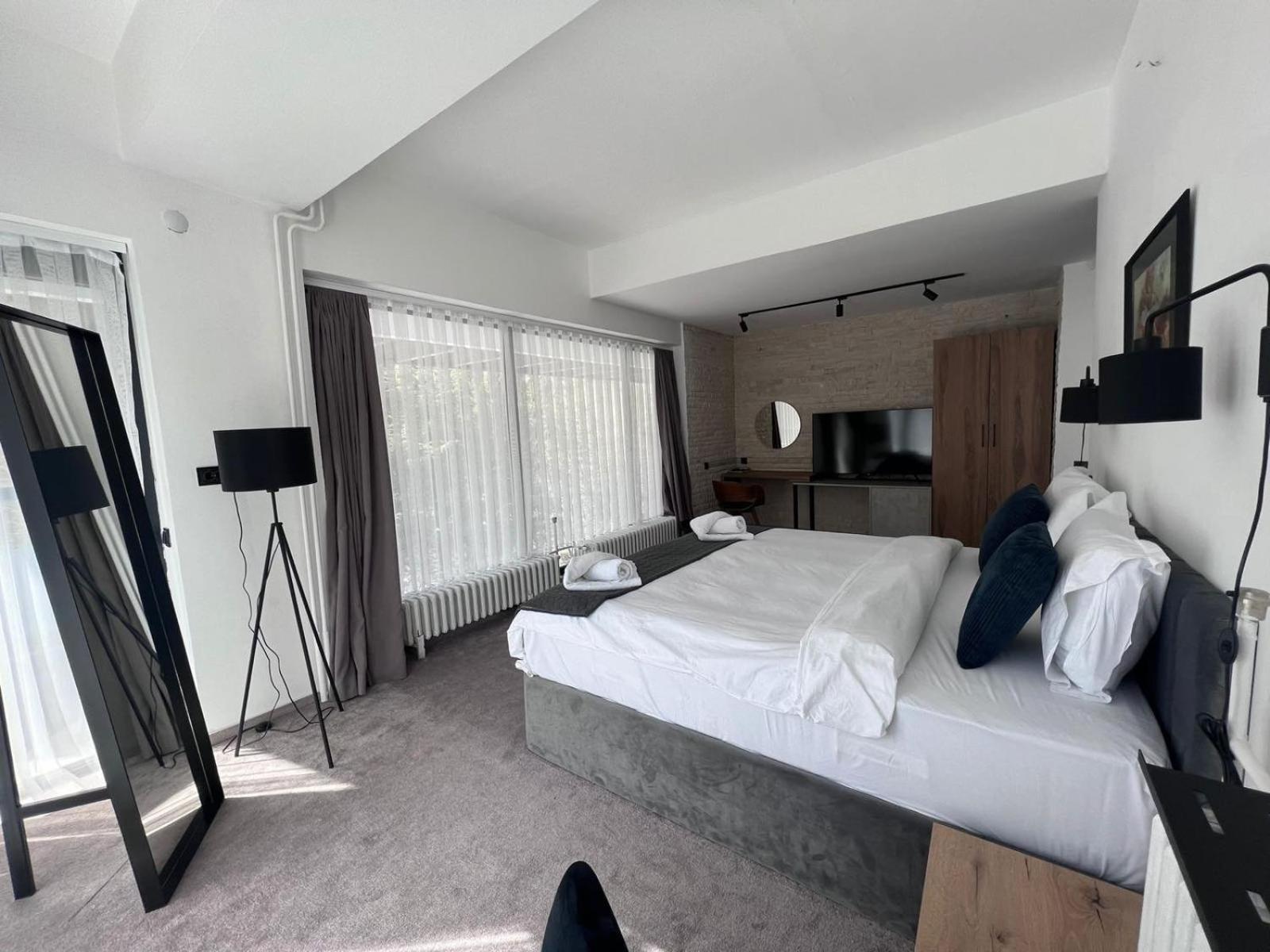 מוורובו Lakeview Hotel & Apartments מראה חיצוני תמונה
