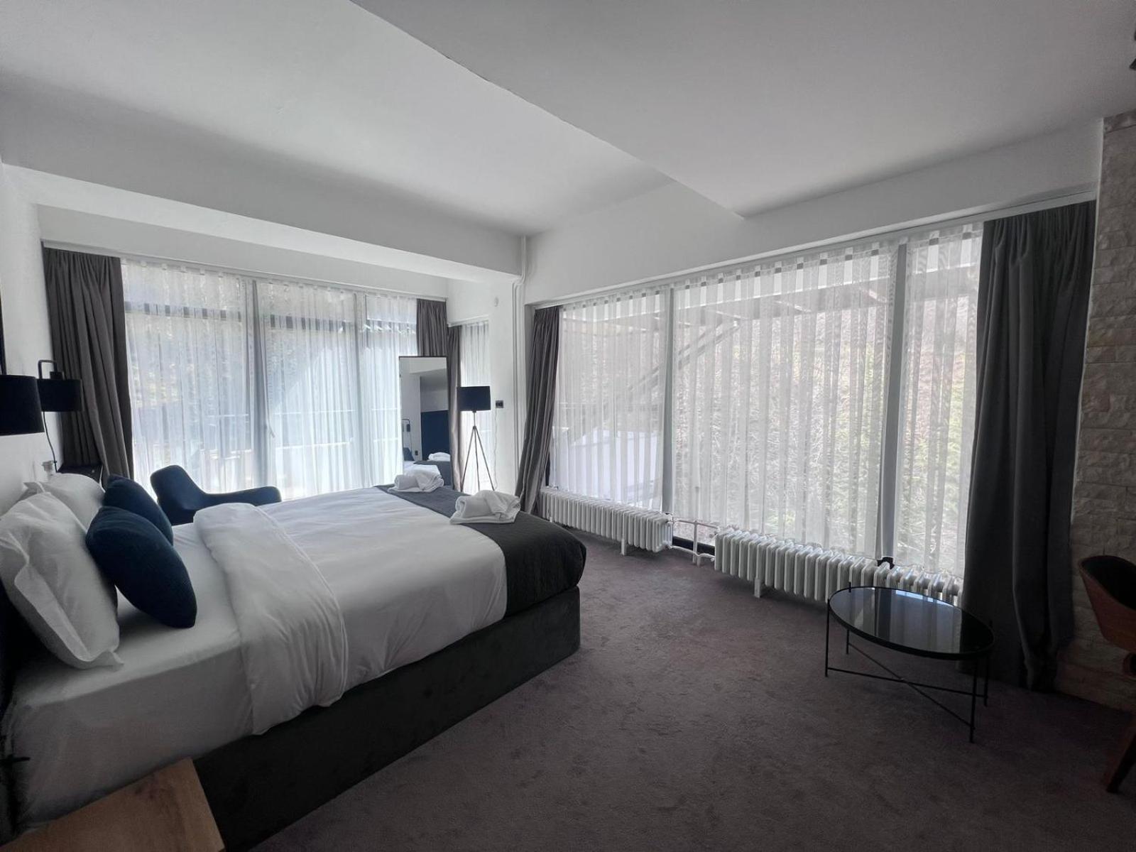 מוורובו Lakeview Hotel & Apartments מראה חיצוני תמונה