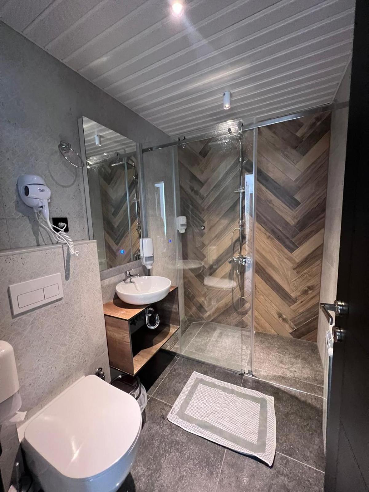 מוורובו Lakeview Hotel & Apartments מראה חיצוני תמונה