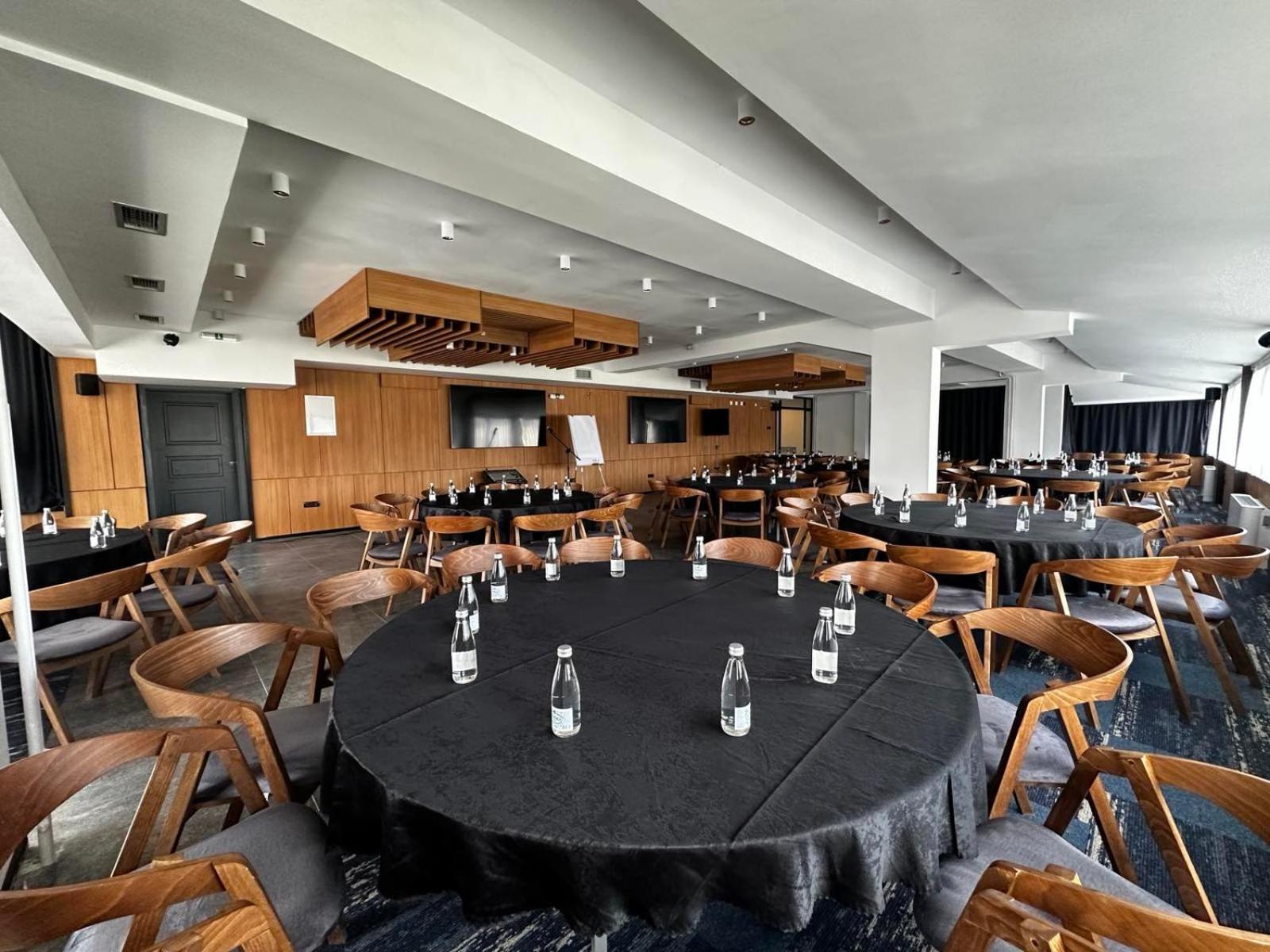 מוורובו Lakeview Hotel & Apartments מראה חיצוני תמונה